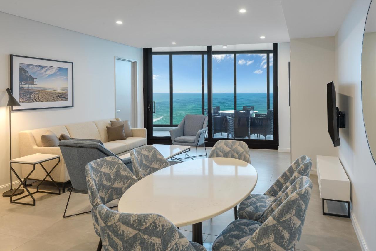 Meriton Suites Surfers Paradise Gold Coast Exterior foto A living room in a modern apartment